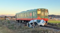 真岡鉄道の車両と車が踏切で衝突　女性（80代）が意識不明の重体　栃木・真岡市