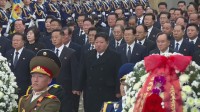 北朝鮮・金正恩氏が父・正日氏の命日に太陽宮殿訪問