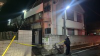 江戸川区北小岩の2階建てアパートで火事　80代の男性が救助されるも意識不明の状態で病院に搬送　火は約2時間で消し止められる