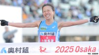 小林香菜が日本人トップ、2時間21分19秒で世界陸上標準記録クリア！残り800mでパリ代表・鈴木優花を大逆転【大阪国際女子マラソン】