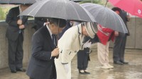 天皇皇后両陛下　日本人死亡者慰霊碑に供花・黙祷　先の大戦後シベリア抑留中にモンゴルに移送され亡くなった約1700人を慰霊