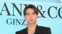 【中川大志】輝くジュエリーを身に着けティファニーイベントに登場「華やかな場所で緊張しています」