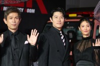 【鈴木亮平】激しい雷雨で無念のイベント短縮　急きょのハイタッチで神ファンサ