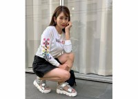 【 中川安奈 】　「古着屋さんでゲットしたばかりの　お気に入りトップス着られましたー❤」　オフショットにファン反響