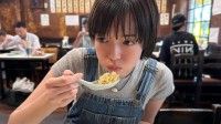 【 佐藤栞里 】町中華でフーフー “チャーハンは年中” ＆ “どんっぴしゃな冷やし中華” 　フォロワー共感「一緒にごはんを食べにきているみたい」