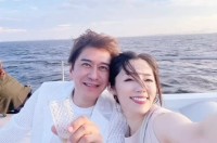 【 川﨑麻世 】　妻・花音さんとクルージング　海上から「幕張の花火大会を楽しみました」「夏はまだまだ沢山の思い出を作りたい」