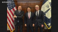 9回目の訪米の赤沢大臣　ラトニック商務長官と会談 「ラトちゃんに紹介された」とアップルのティム・クックCEOと3人で撮影の記念写真を公開