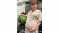 【 中川翔子 】 「わたしのお腹はスイカでできてるかも」　つわり・むくみ対策の救世主は　「この夏毎日のようにスイカに助けてもらいました！」　 双子妊娠中の体重増加に不安も
