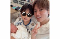 【 杉浦太陽 】　妻・辻希美さんの退院を報告　「ベビちゃん　我が家へようこそ♥　これから7人家族生活スタートだねぇ」　第５子を抱っこし笑顔