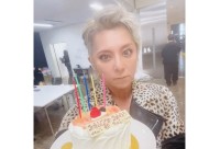 【 SOPHIA・松岡充 】　５４歳の誕生日ショット　「リアクション薄くてすみません。本当は感動で、泣きたいくらい幸せを感じています」　ファン反響　「若々しい〜」「いつも素敵」