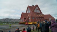 スウェーデンの“最も美しい”キルナ教会　陥没危機で丸ごとお引っ越し　時速500メートルで2日かけ