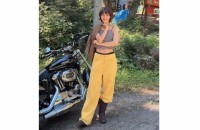 【 笠井海夏子 】　愛車「ハーレーダビッドソン」と　笑顔で２ショット　ファン反響　「ルンルン気分で　めちゃ最高ですね！」