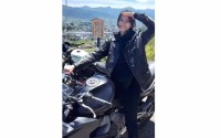 【 彩雪 】　バイクと笑顔ショット　「免許取って本当によかった！これからもいろんなところに行きたい！」