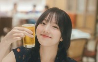 【 本田真凜 】　写真集のオフショット公開　「ドドドアッブとビール」　２４歳の誕生日ショットも