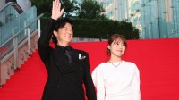 【福山雅治】「乾燥肌なんです」成田凌に “美しさの秘訣” 明かす　映画「ブラック・ショーマン」完成披露