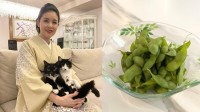 【 ねこ 】藤あや子さんの愛猫・マルが枝豆をご相伴「お気に入りでーす」　猛暑の最中に「枝豆パワーで打ち勝つぞ」