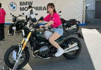 【 平嶋夏海 】　バイクと笑顔　「沢山写真撮ってもらいました」　長野・白馬村 モータサイクルイベントで　夏の思い出