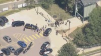 コロラド州の高校で銃撃事件　生徒2人重体　容疑者の生徒は自らを銃で撃ち死亡