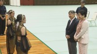 長崎訪問中の天皇皇后両陛下　地元の生徒らによるダンス鑑賞　陛下「素晴らしかったですね」と称賛