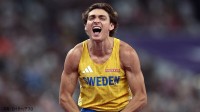男子棒高跳、デュプランティスが前人未到6m30の世界新！ラスト3回目で成功し国立揺れる、世界陸上3連覇と“W快挙”