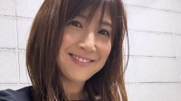 【 根本美緒 】「就活のスーツまだ使ってるし」 “学校行事コーデ” のついでに秘密明かす