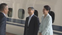 天皇皇后両陛下　滋賀県に到着　「国民スポーツ大会」開会式へ　盲学校見学や盲導犬の説明受けられる場面も