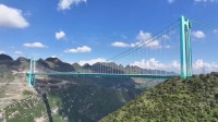 中国・貴州省　川の水面からの高さ「世界一の橋」開通　山間部では「世界一の規模」