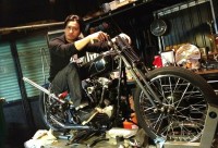 【 長瀬智也 】　バイクに跨るショットを公開　ファンも「いいね！」で反応