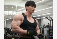 【 横川尚隆 】　超筋肉　鍛え上げられた肉体に　ファン反響　「どでかい筋肉」「カッコいい」