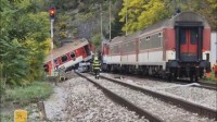 東欧スロバキアで特急列車同士が正面衝突　90人超が負傷　「人為的ミス」が原因か