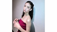 【 森川葵 】　深紅のノースリーブドレス姿を披露　映画『オリバーな犬』舞台挨拶のオフショットを公開