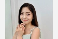 【 中村静香 】 「衣装まとめ」　キャミソールのドレスからセットアップまで　多彩な衣装を披露