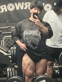 【 横川尚隆 】 「男の子がすきなぶっといあんよ」　鍛え上げられた肉体に　ファン反響　「かっこいい」「樹齢何年ですか？」