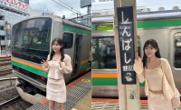 【 久木田帆乃夏 】 「新橋駅にかわいい車掌さんいたよ」「空飛べるのかしら」　鉄道車両と笑顔ショット