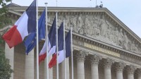 予算めぐり混迷続くフランス「内閣不信任案は否決」議会解散は回避へ　マクロン大統領肝いりの“年金改革”の凍結で一部野党が反対に回る