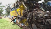 ウガンダでバスなど4台絡む事故 46人死亡 「ここ数年で最悪の交通事故」