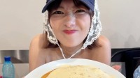 【 宮澤佐江 】パンケーキで身体隠してフォロワー騒然「#安心してください着てますよ」　ラニカイビーチで弾ける笑顔