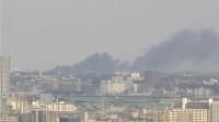 【速報】千葉・柏の作業場で「古タイヤが燃えている」 高く上がる黒煙、東京・隅田川からも確認　消防車など18台出動　けが人や逃げ遅れはなし