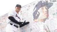 メジャー挑戦のヤクルト・村上宗隆「当たって砕けろの気持ちで頑張っていきたい」ファン感謝デーで決意　サプライズで胴上げも