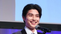 【 本田響矢 】　艶感のある黒スーツ姿でベストドレッサー賞に授賞式に登場　「2025年の始まりから自分にとって挑戦」　飛躍の1年を振り返る