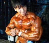 【 横川尚隆 】　大会の「ステージ裏密着映像」　見事な肉体美にファン反響　「横川さんの筋肉は圧巻です！」「ホンマにかっこいい」