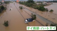 「まるで津波のよう」タイ南部“近年で最悪”の大洪水　被災地に絶望感　濁流は2階まで…東南アジアで死者600人超 インドネシアで“孤立”の日本人は避難