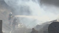 神奈川県綾瀬市の工場で火事　10棟以上が焼け発生からおよそ5時間後にほぼ消し止められる　警察が出火原因を調査