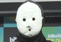 【 覆面ホラー作家・雨穴 】 「変な地図」が「Billboard JAPAN Book Charts」　初代1位に　歴史的快挙に　〝変な伝統つくっていただけたら〟