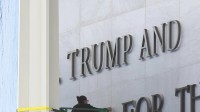 「トランプ・ケネディ・センター」への名称変更　早くも外壁工事を実施　専門家からは名称変更の正当性に疑義