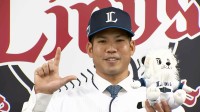 西武・桑原将志が入団会見、年俸2億円プラス出来高の複数年契約　決め手は「広池さんから熱いお言葉を」背番号は“7”