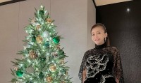 【 華原朋美 】 「メリークリスマス」　黒ドレス姿のオフショット公開