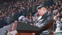 金正恩総書記が娘らと新年祝賀公演を観覧　新年の演説行う