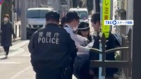 確保の瞬間映像　執行官ら2人住人の男（40）に刃物で刺され1人死亡1人重傷　家賃滞納で立ち退き 強制執行中　男を殺人未遂の疑いで現行犯逮捕