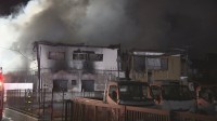 埼玉・吉川市で住宅4棟が焼ける火事　火元の住宅に住む70代男性と連絡取れず